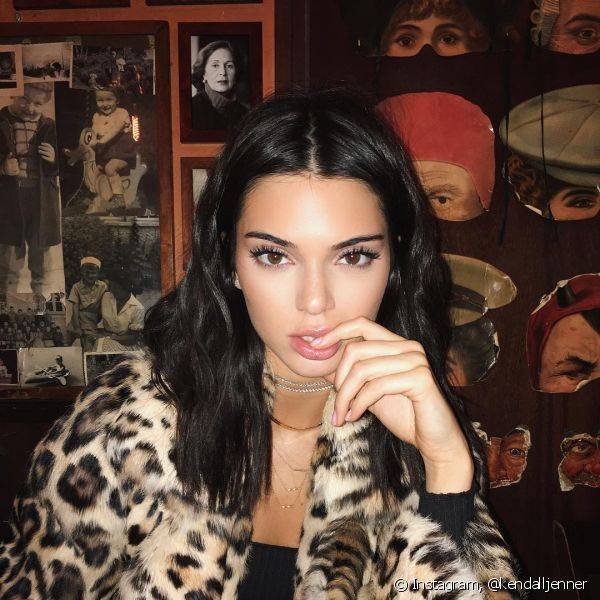 Kendall Jenner faz o estilo discreta - mas nem tanto - e prefere looks harm?nios na produ??o (Foto: Instagram @kendalljenner)